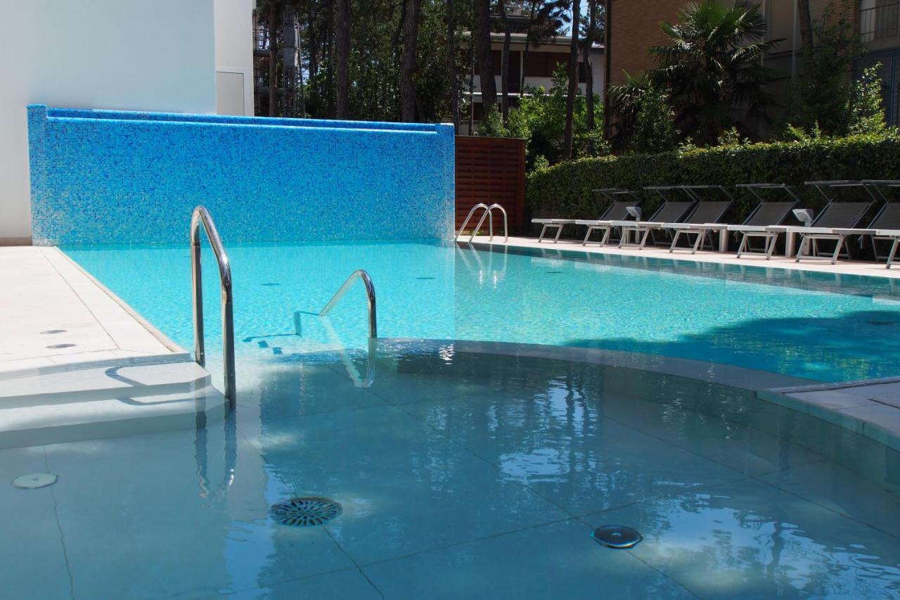Hotel Bella Venezia Mare Линяно Сабиадоро Екстериор снимка