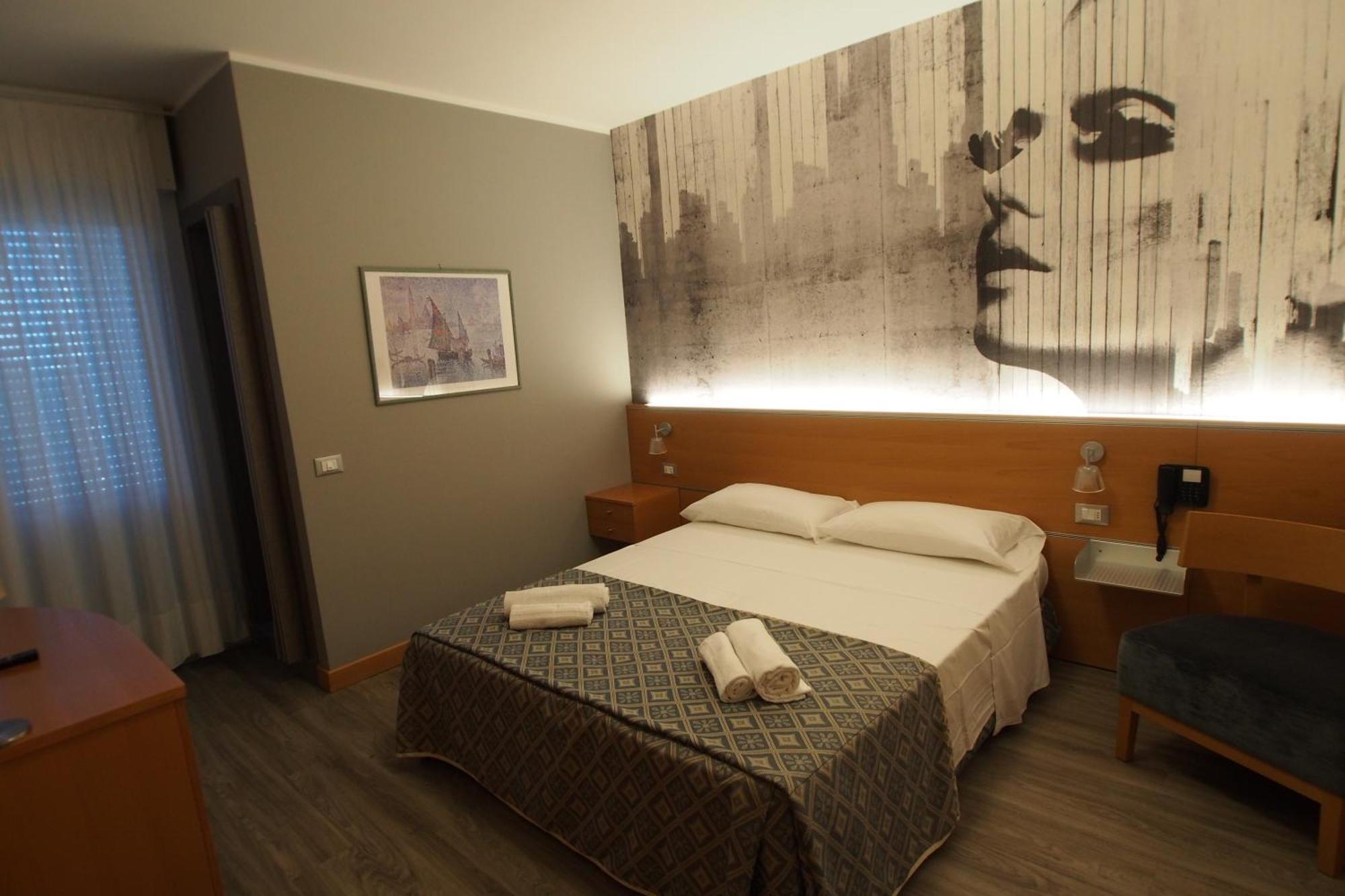 Hotel Bella Venezia Mare Линяно Сабиадоро Екстериор снимка