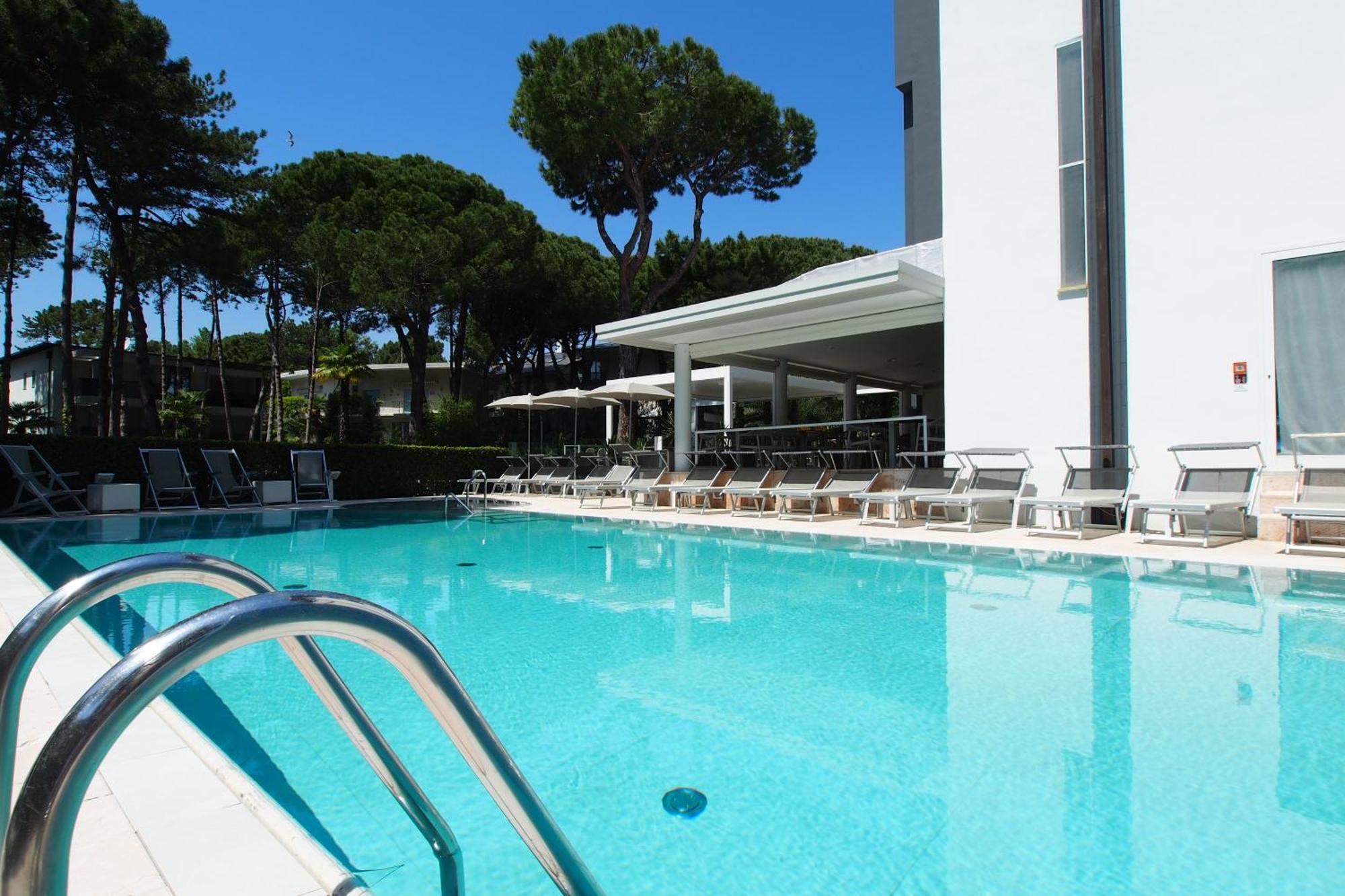 Hotel Bella Venezia Mare Линяно Сабиадоро Екстериор снимка
