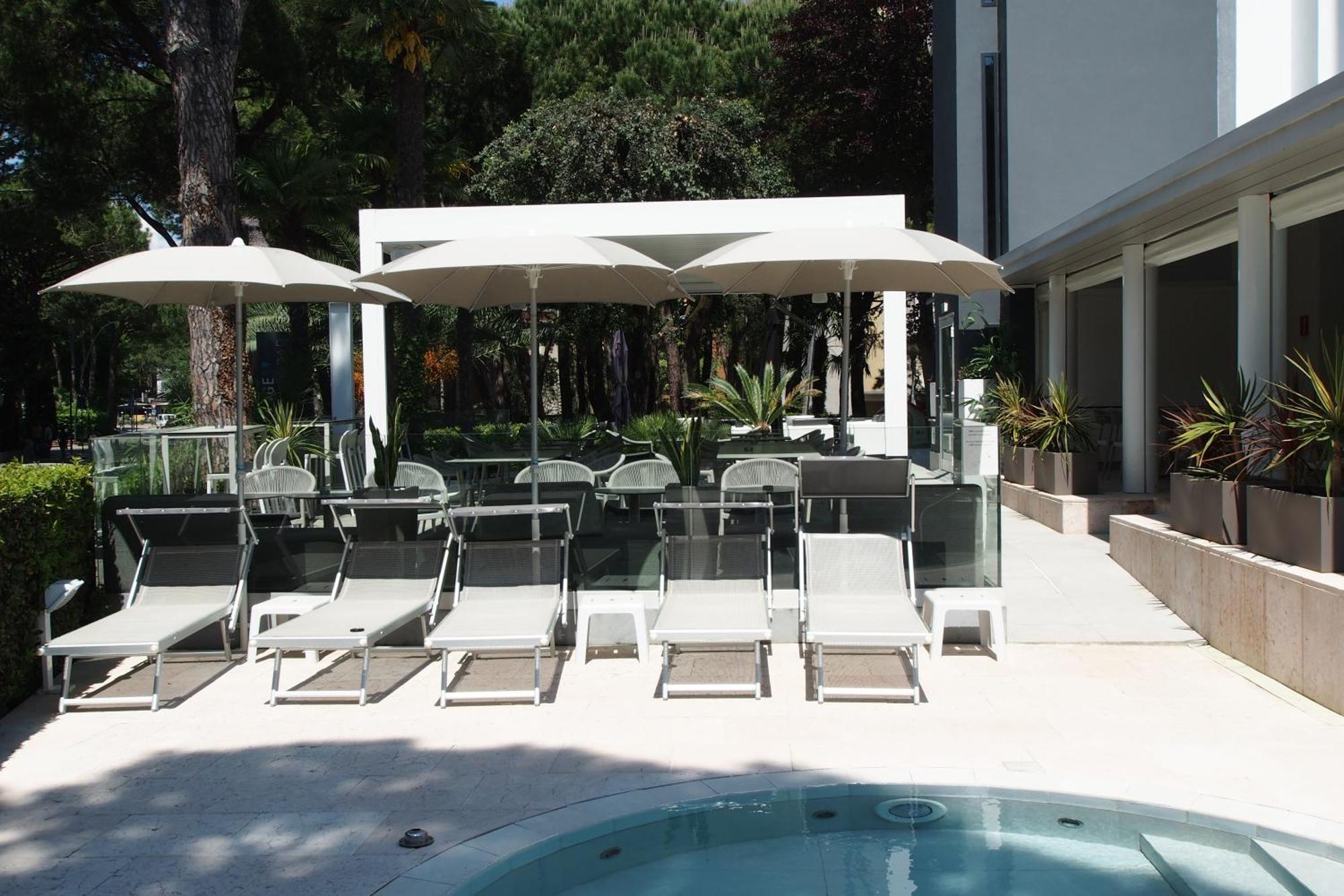 Hotel Bella Venezia Mare Линяно Сабиадоро Екстериор снимка
