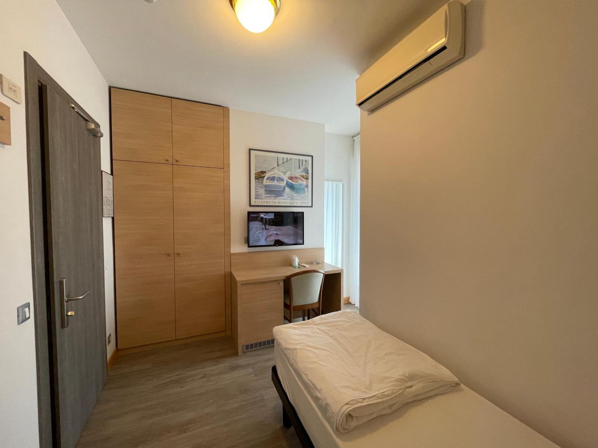 Hotel Bella Venezia Mare Линяно Сабиадоро Екстериор снимка