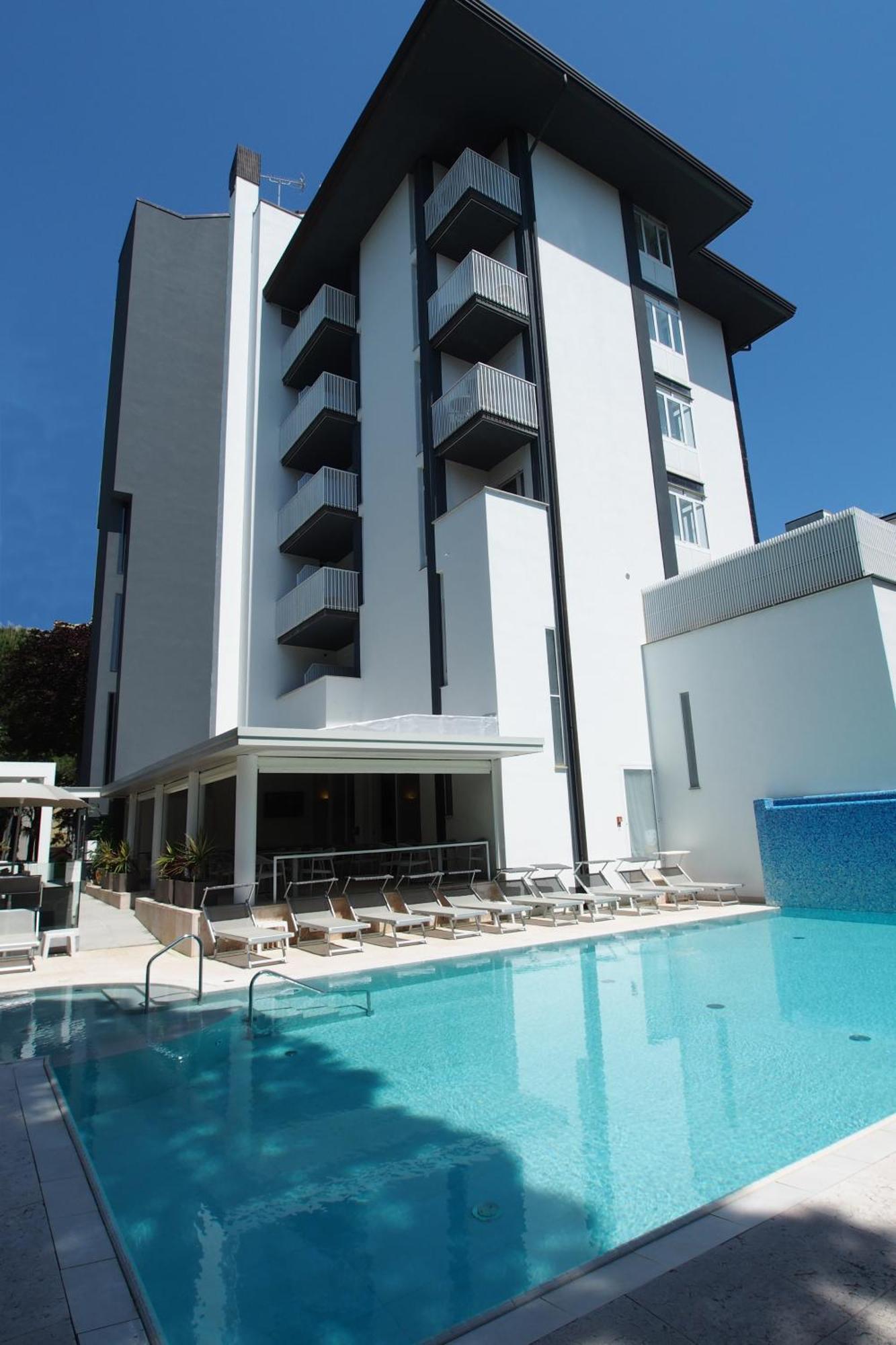 Hotel Bella Venezia Mare Линяно Сабиадоро Екстериор снимка