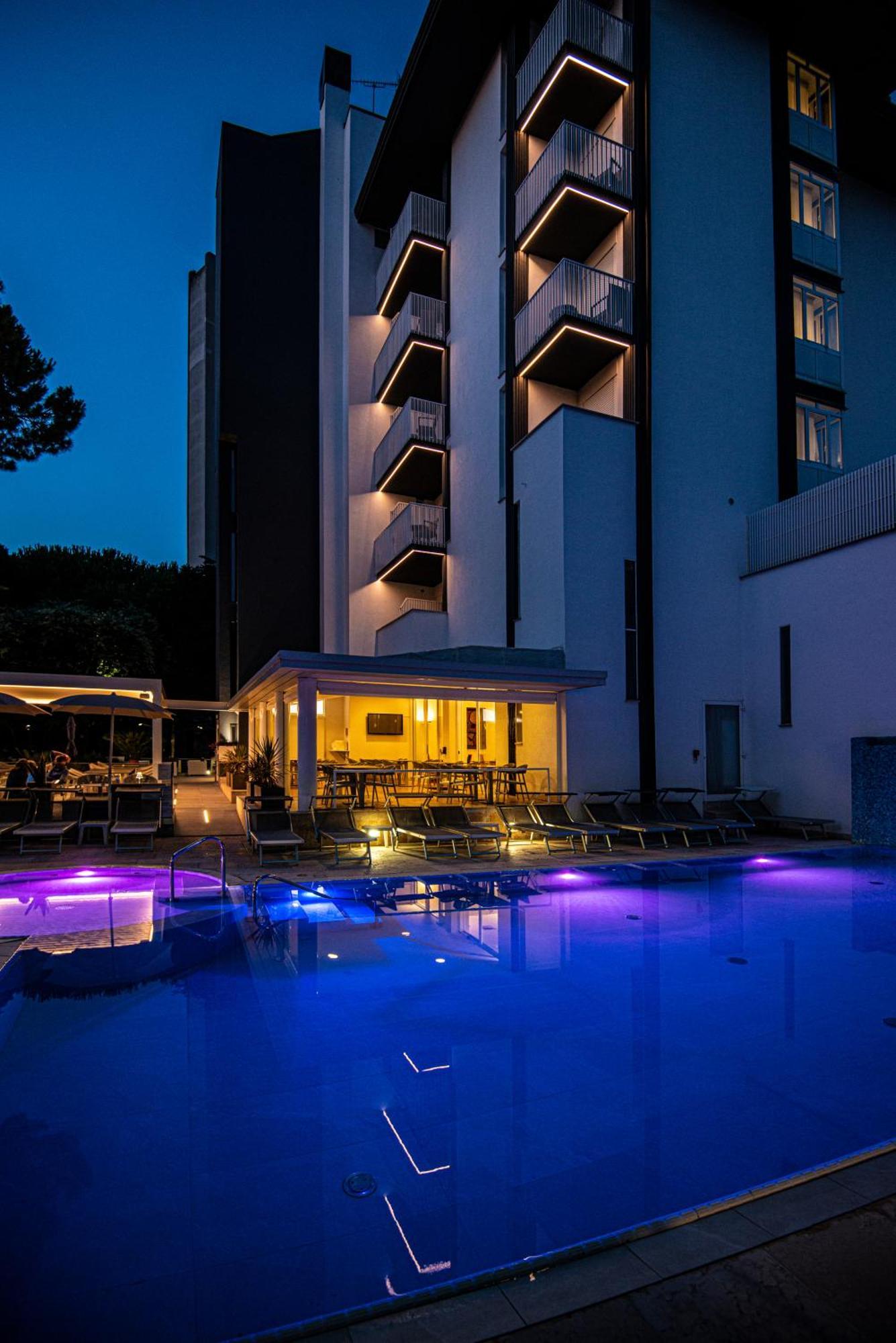 Hotel Bella Venezia Mare Линяно Сабиадоро Екстериор снимка