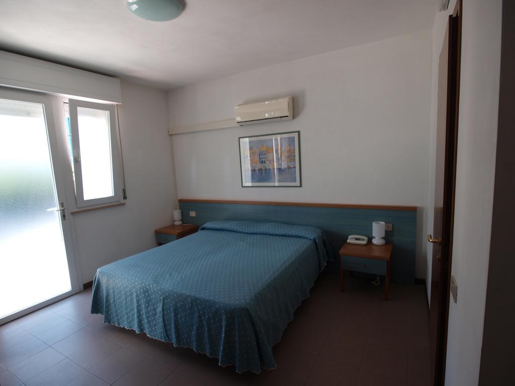 Hotel Bella Venezia Mare Линяно Сабиадоро Екстериор снимка