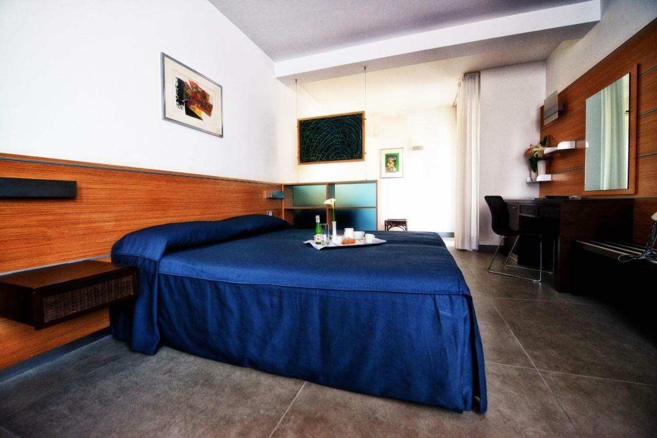 Hotel Bella Venezia Mare Линяно Сабиадоро Екстериор снимка